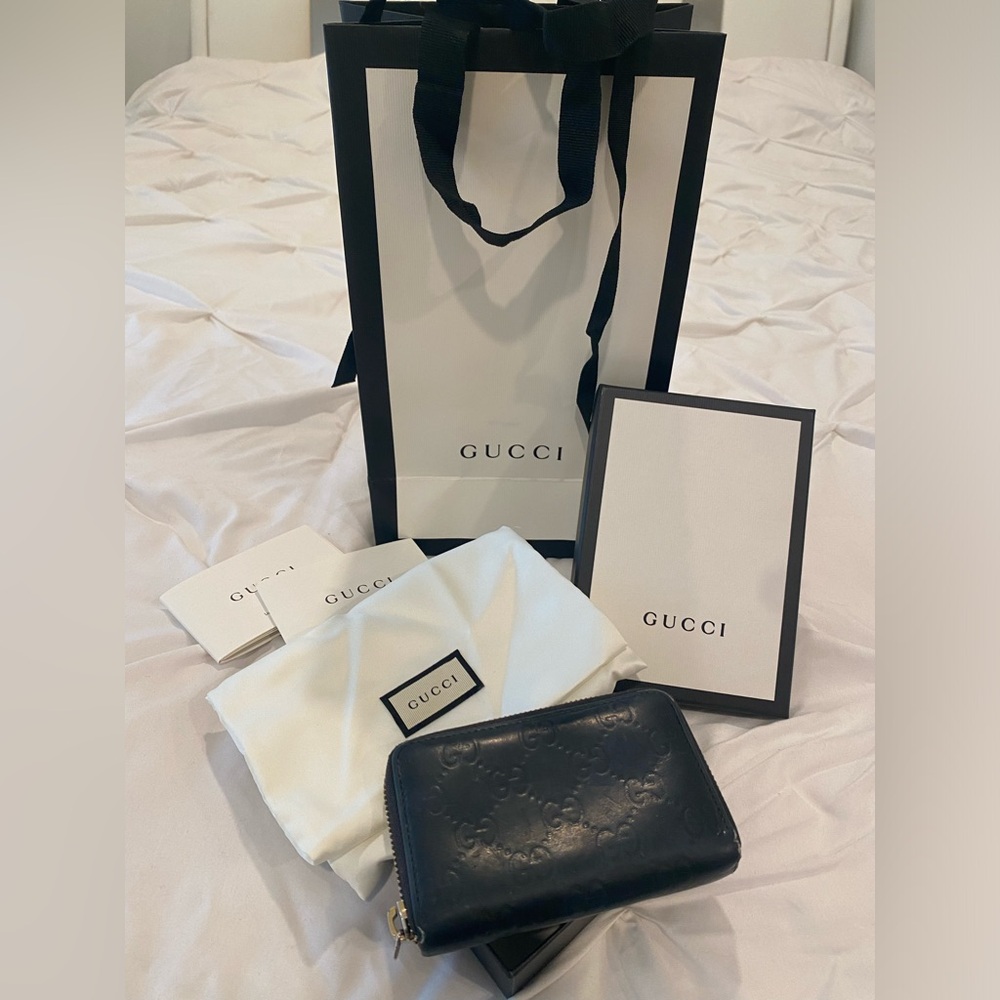 🔥Authentic Gucci Black  Embossed GG  Zip Wallet with original Box dustbag bag